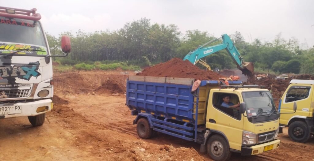 Instruksi Gubernur dan Bupati Terkesan Diabaikan, Aktivitas Galian C Tanah Merah di Wilayah Kecamatan Cigasong Kian Marak