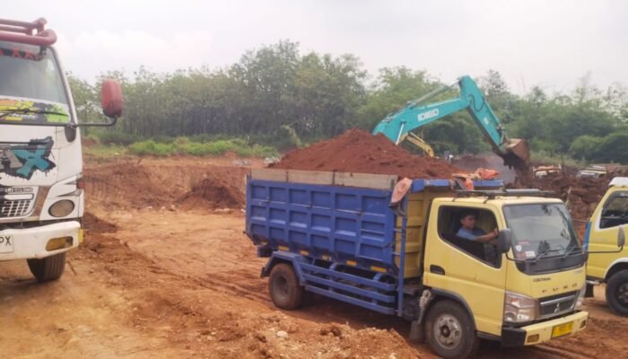 Instruksi Gubernur dan Bupati Terkesan Diabaikan, Aktivitas Galian C Tanah Merah di Wilayah Kecamatan Cigasong Kian Marak