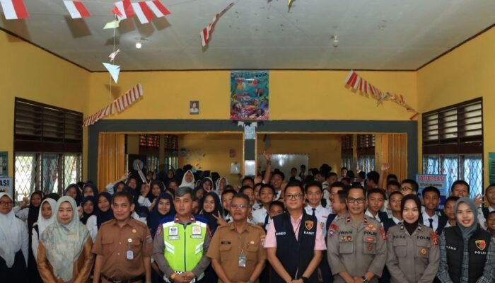 Satgas Bekawan Polres Lubuk Linggau Edukasi Siswa SMPN 2 Cegah Tawuran dan Bullying