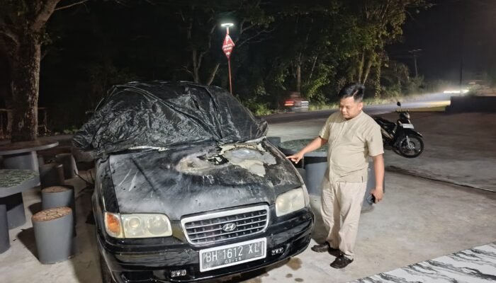 Polsek Lubuk Linggau Utara I Sigap Tangani Mobil Terbakar di Jalan Soekarno Hatta, Tidak Ada Korban Jiwa