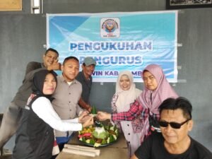 Pengukuhan DPC ASWIN Jombang dan Potong Tumpeng Berlangsung Khidmat