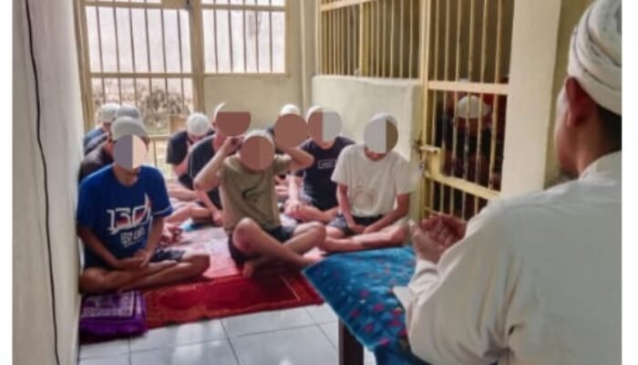 Tahanan Menangis Saat Binrohtal di Rutan Polres Lubuk Linggau, Aiptu Bambang: Pintu Tobat Selalu Terbuka