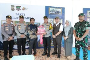 Polda Sumsel Bedah 11 Rumah, Bangun Sumur Bor dan Salurkan 500 Paket Sembako untuk Warga Lubuk Linggau
