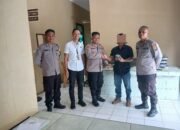 Mengejutkan !  Warga Lubuk Linggau Datangi Polsek, Serahkan Revolver dan 68 Peluru Aktif