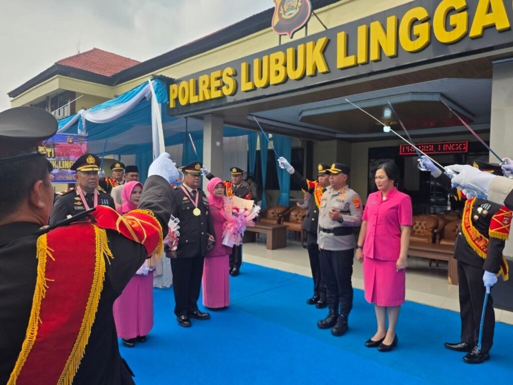 Haru dan Khidmat, Polres Lubuk Linggau Lepas 5 Personel Purna Bakti dengan Tradisi Pedang Pora