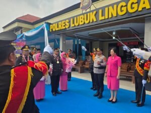 Haru dan Khidmat, Polres Lubuk Linggau Lepas 5 Personel Purna Bakti dengan Tradisi Pedang Pora