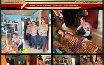Kapolsek Lubuk Linggau Timur I Pimpin Langsung Kegiatan Jum’at Berkah, Salurkan Sembako kepada Warga Kurang Mampu
