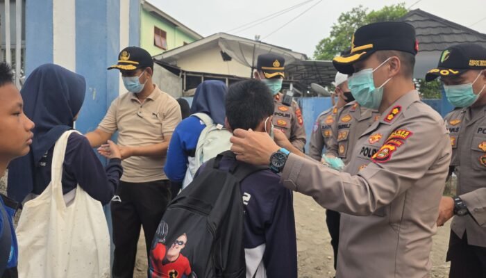 Kapolres Lubuk Linggau Bagikan 1.276 Masker ke Pelajar SMPN 2, Wujud Kepedulian Polri Jaga Generasi Muda
