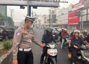 Satlantas Polres Lubuk Linggau Imbau Pengendara Nyalakan Lampu Kendaraan di Tengah Kabut Asap