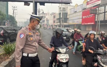 Satlantas Polres Lubuk Linggau Imbau Pengendara Nyalakan Lampu Kendaraan di Tengah Kabut Asap