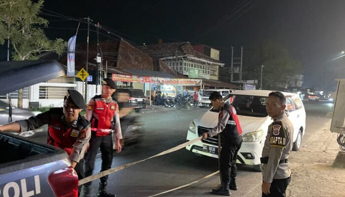 Mobil Pemudik Mogok di Jalan Garuda, Polisi Lubuk Linggau Sigap Turun Tangan Bantu Pengemudi