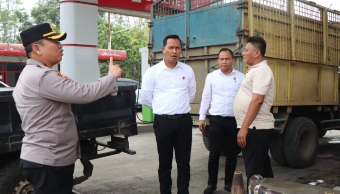 Pastikan Ketersediaan BBM, Kapolres Musi Rawas Turun Langsung Cek dua SPBU di Kabupaten Musi Rawas