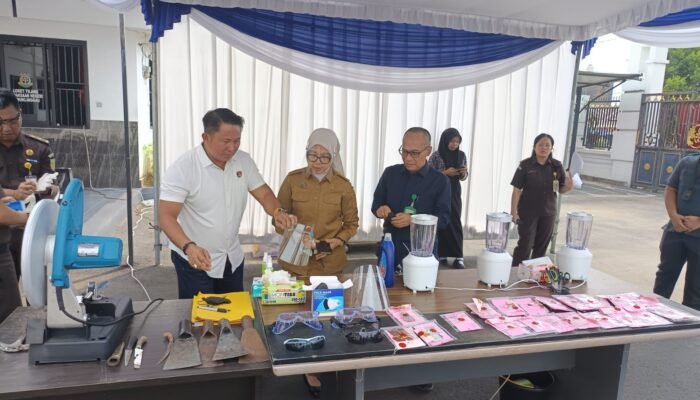 Kejari Lubuk Linggau Musnahkan Barang Bukti dari 44 Perkara Inkracht, Narkotika hingga Senjata Tajam Ikut Dimusnahkan