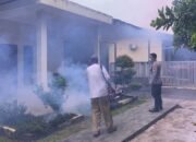 Fogging Rumah Dinas dan Asrama, Polres Lubuk Linggau Cegah Penyebaran DBD